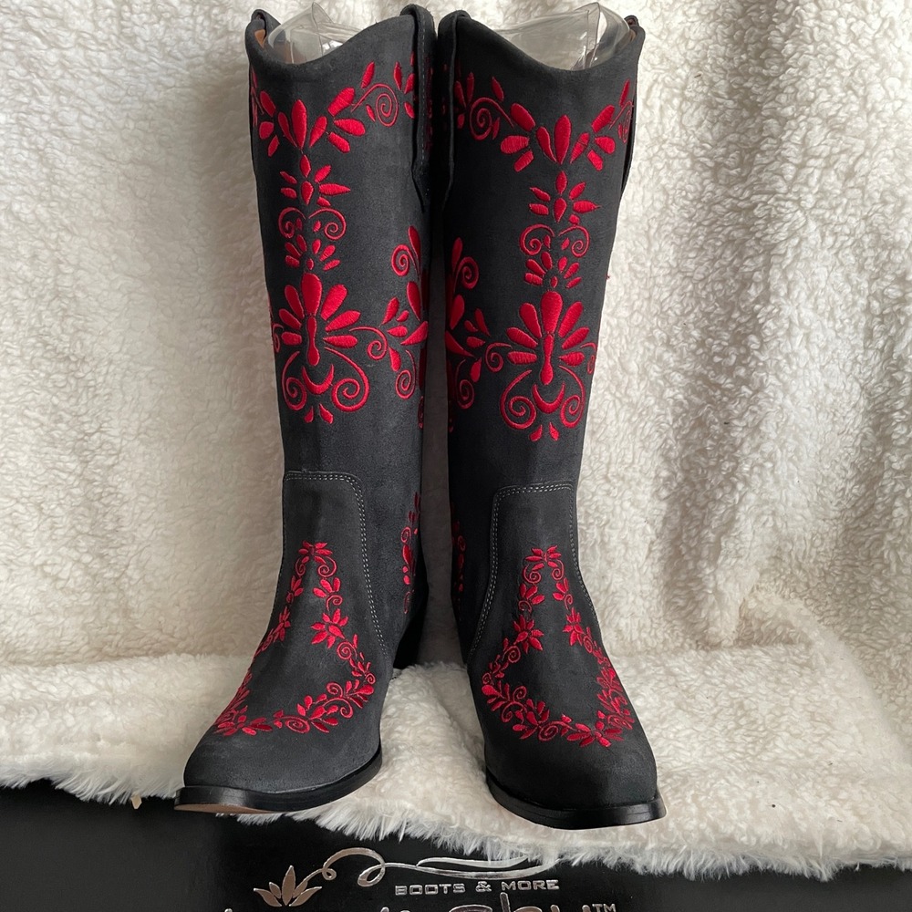 Agave Sky Suede Women 6.5 Gray Red Embroidered Tall Western Boots